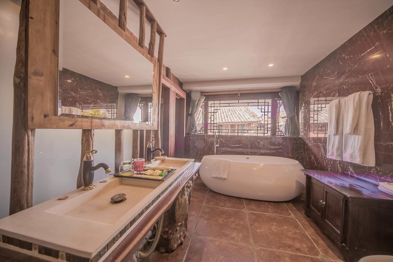 Lijiang Half Moon Bay Inn ภายนอก รูปภาพ