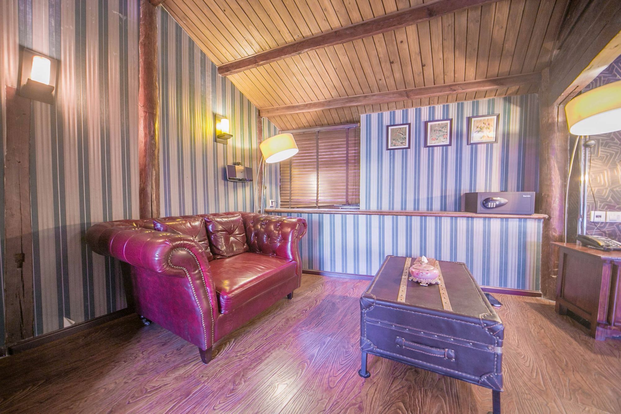 Lijiang Half Moon Bay Inn ภายนอก รูปภาพ