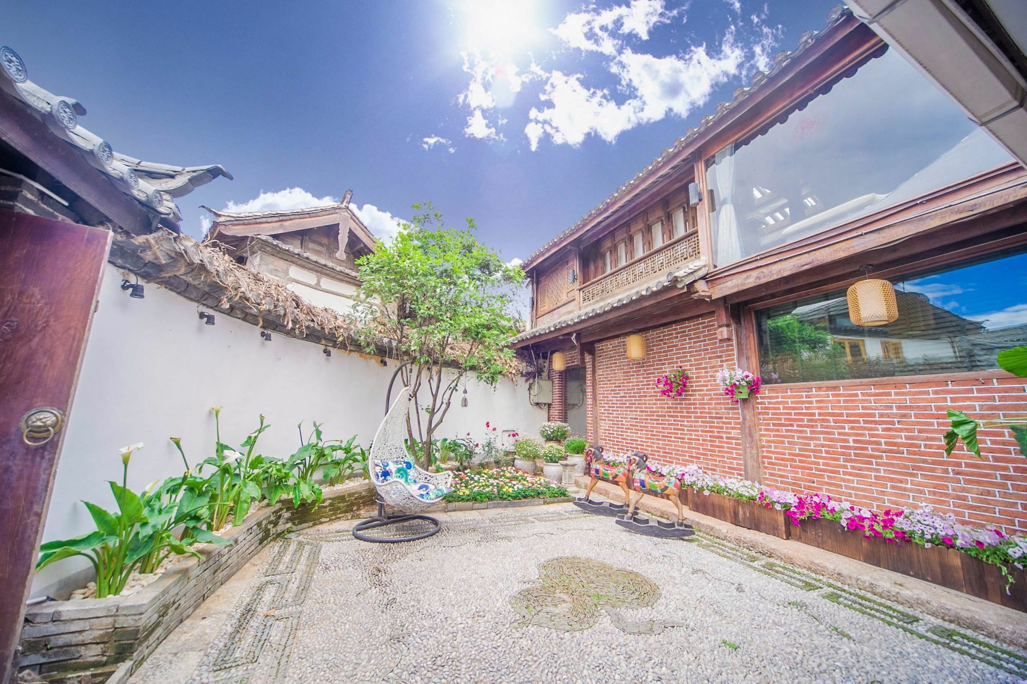 Lijiang Half Moon Bay Inn ภายนอก รูปภาพ